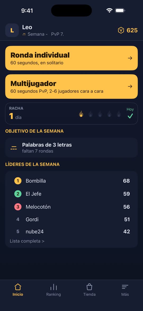 Captura de pantalla: la pantalla de inicio con los modos de juego y el objetivo semanal